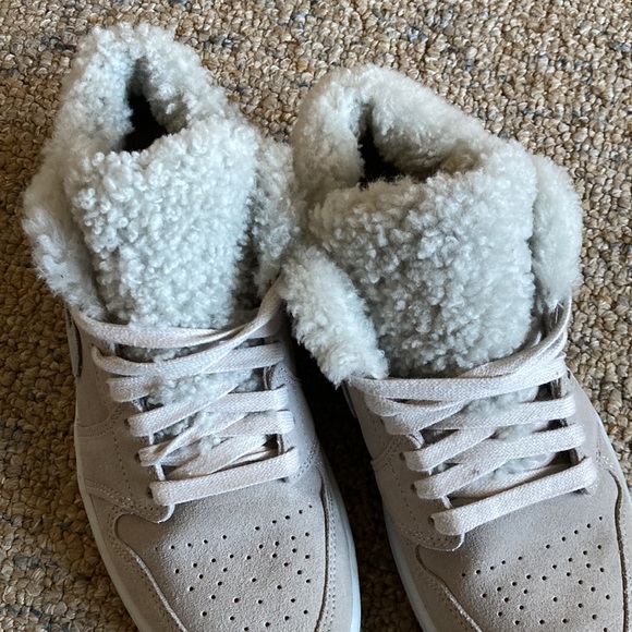 Air Jordan 1 Low SE Sherpa - Picture 5 of 8